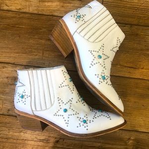 Chinese laundry booties